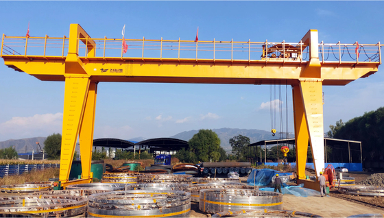 Double grue de portique de déplacement motorisée de poutre 40 tonnes 50 tonnes