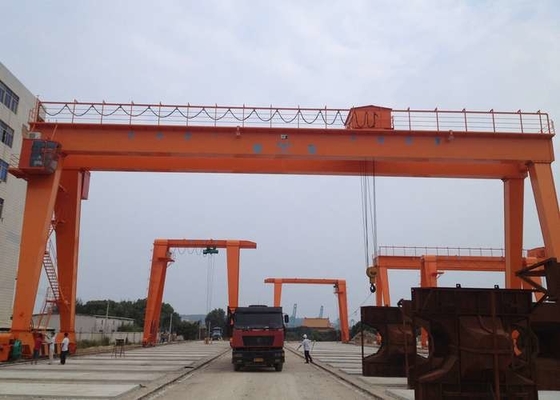 Grue à portique industrielle montée sur rail de 35 tonnes avec système de treuil