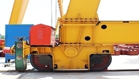Crane électrique à double poutre avec tampon en polyuréthane
