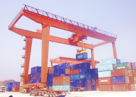 envergure gauche sur rail de Crane Gantry Crane Rail Track 18-35m de conteneur de 40T 50T