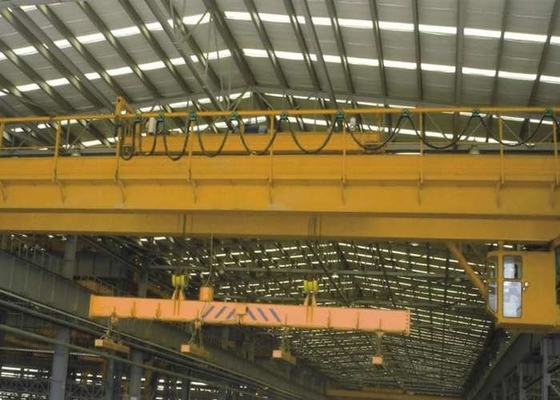 Entrepôt Double Girder Eot Crane Rouge ou peinture personnalisée Couleur