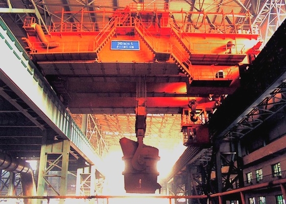 L'aciérie de métallurgie de QDY roulant pont la poche de crochet du double 320t manipulant la grue