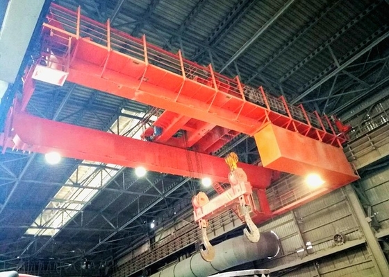 L'aciérie de métallurgie de QDY roulant pont la poche de crochet du double 320t manipulant la grue