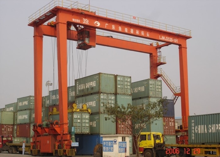 La grue 15.4M-18.2M Lift Container Gantry de conteneur de port d'ODM A6 tend le cou avec l'écarteur