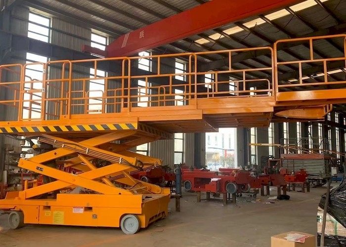 Ascenseur diesel de ciseaux de la plate-forme 680kg d'OEM 3.98mx1.83m pour la terre inégale